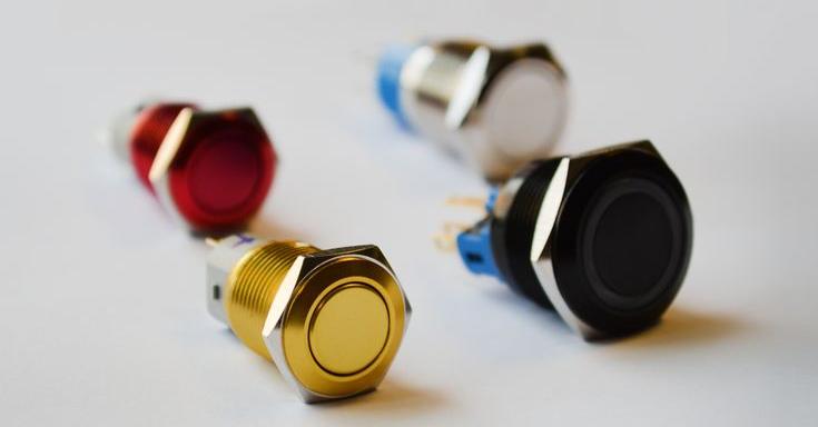 Как подключить мгновенный кнопочный выключатель для обеспечения надежности