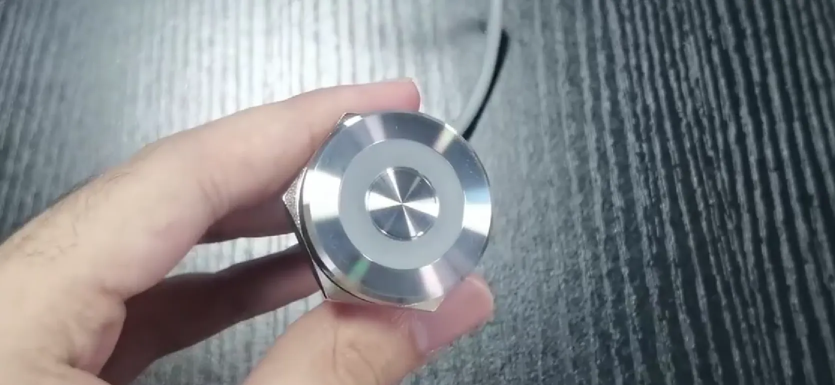 Przełączniki pojemnościowe zaprojektowane z myślą o trwałości w trudnych warunkach przemysłowych