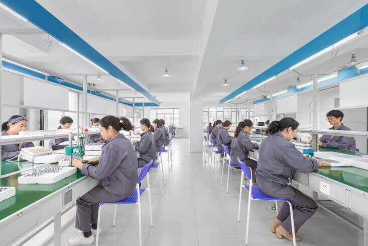 How to Choose the Right DC Circuit Breaker for Your Application